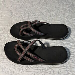Teva Olowahu Mush Gray and Pink Flip Flops